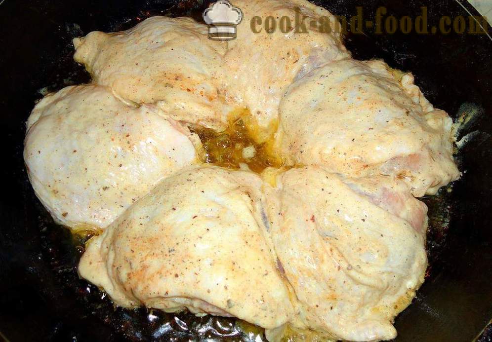 Печена пилетина бедра - како пржити пилетину бутине у тигању, са корак по корак рецептури фотографије