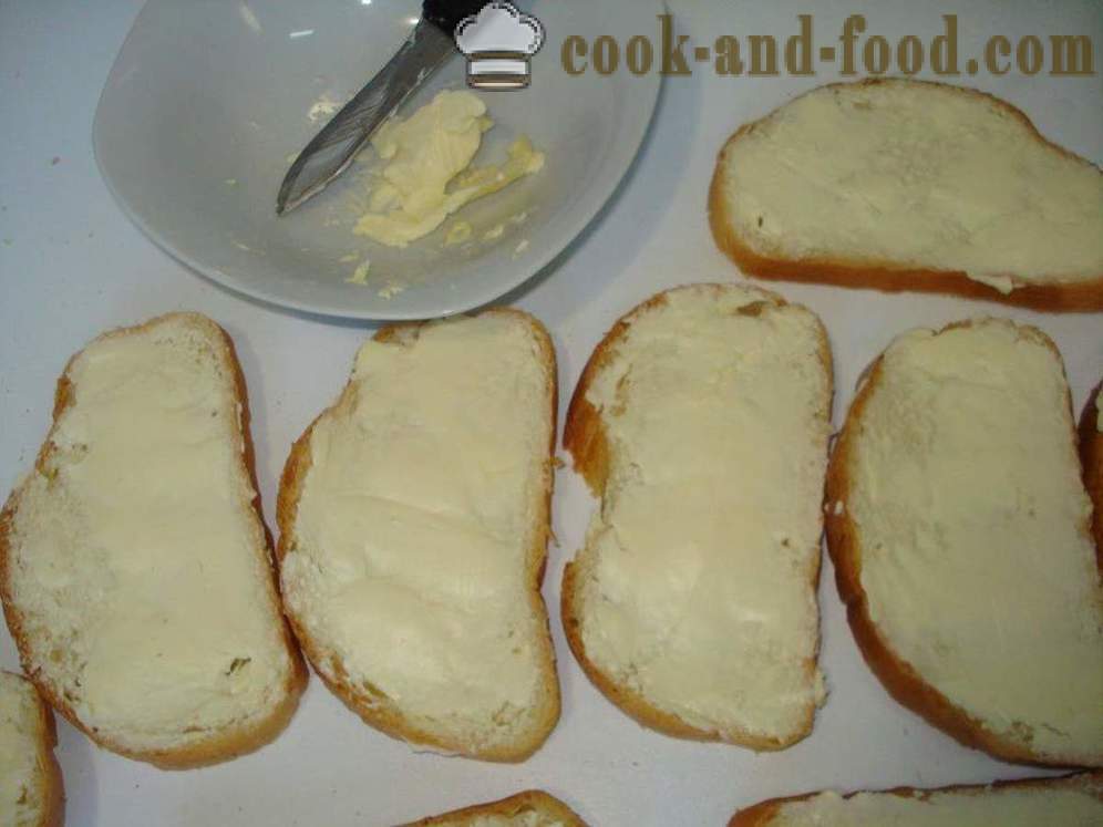 Сендвичи са кобасицама, сиром и краставцима - како да се направи сендвич са кобасицом и сиром, са корак по корак рецептури фотографије