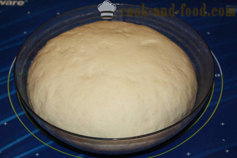 Путер квасац тесто за пецива и колача - Како направити маслац величанствен квасца тесто, корак по корак рецептури фотографије