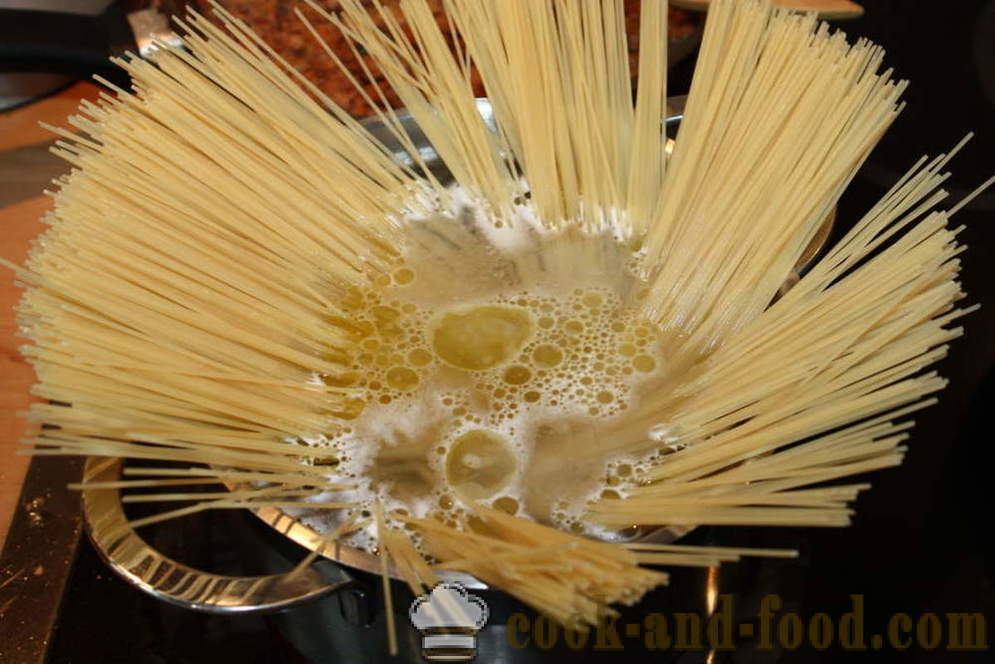 Шпагети са болоњезе сос - како да кувају шпагете бологнесе, корак по корак рецептури фотографије
