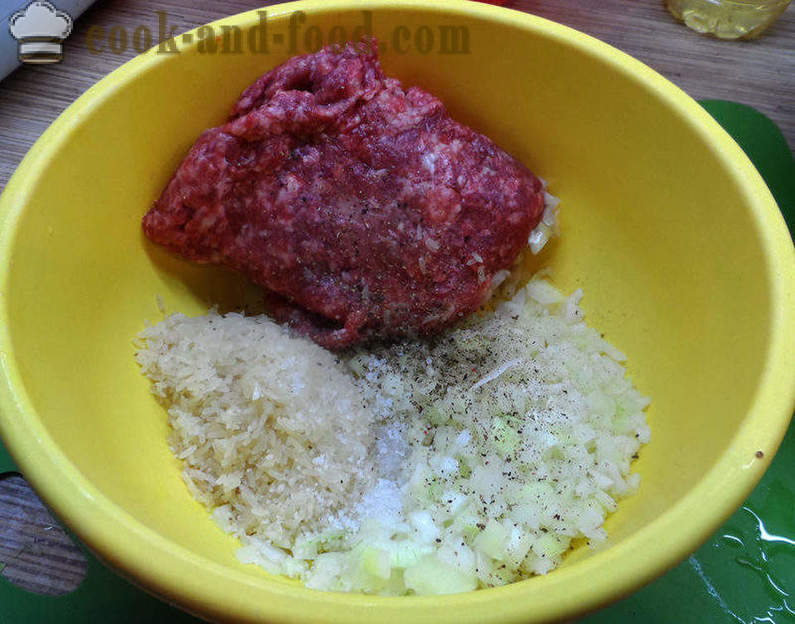 Лази сарма са купусом, пиринча и меса - како би лење сарму у мултиварка, корак по корак рецептури фотографије