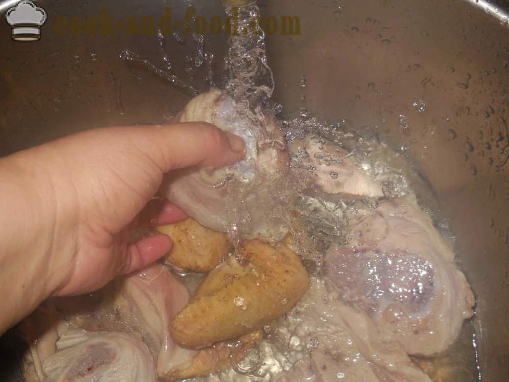 Хомемаде згуснут пилетина без желатина - како припремити Јеллиед пилетину и свињетину мултиварка-плин, корак по корак рецептури фотографије