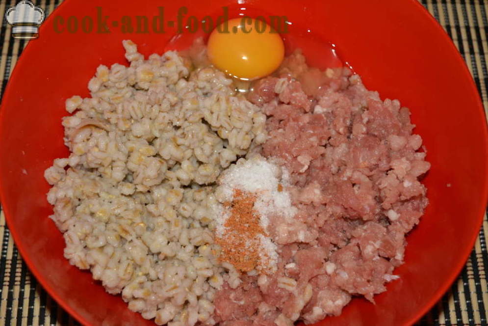 Ћуфте од млевеног меса са јечам у рерни - како да кува ћуфте са сосом, корак по корак рецептури фотографије