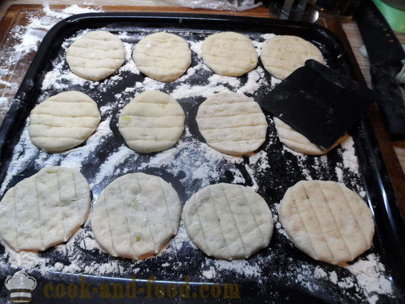 Лук хлеб у пецива у рерни или лука - слично како да се пече хлеб, лук, корак по корак рецептури фотографије