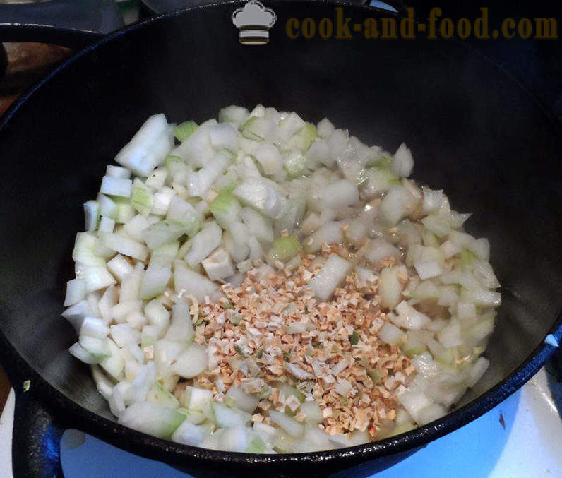 Бигус са купусом, месом и печуркама - како да правилно кува Бигус, корак по корак рецептури фотографије