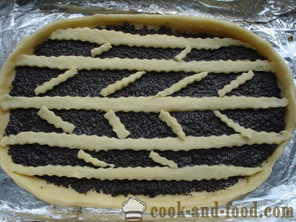 Квасац колач са маком у рерни - како да кува торту са маком, корак по корак рецептури фотографије
