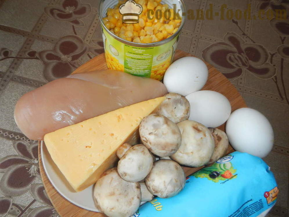 Салата слојева: пилетина, печурке, сир и јаја - како да се постави од салату слојева, корак по корак рецептури фотографије