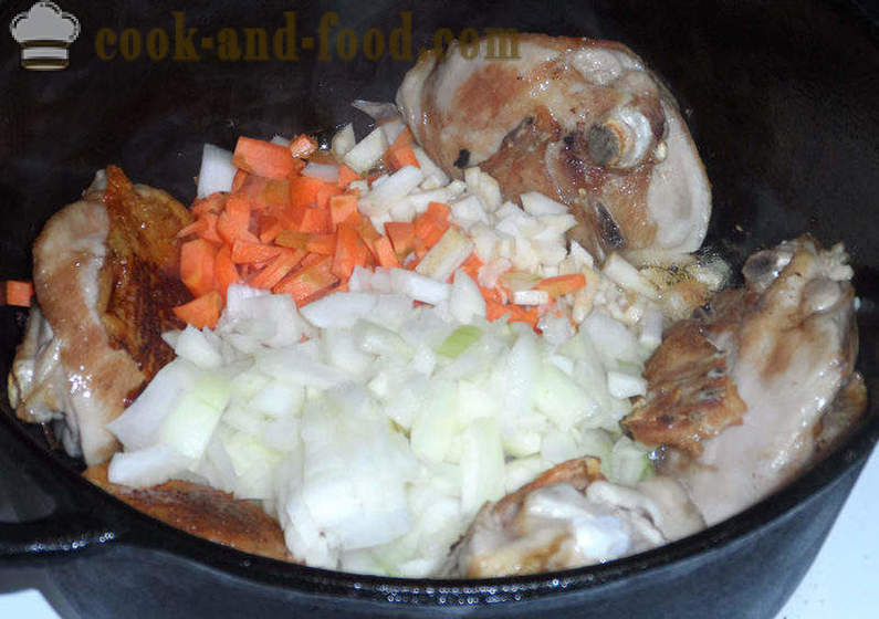 Пилетина са печуркама у крем сосу - како да кува пилетину са сосом од печурака, корак по корак рецептури фотографије