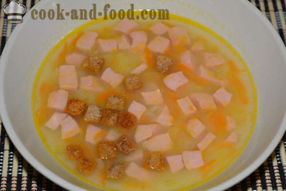 Кромпир супа са кротони и салами - Како направити супу од кромпира, корак по корак рецептури фотографије