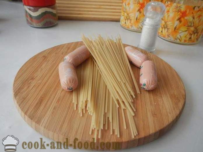Хоботница кобасица и шпагета - како да кува шпагете са кобасицама за децу, корак по корак рецептури фотографије