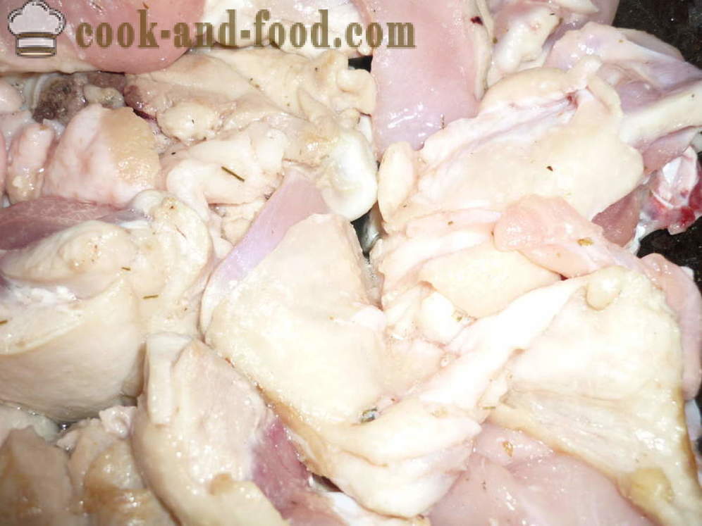 Кувана пилетина у сосу од парадајза - и укусан да кува пилећи паприкаш, корак по корак рецептури фотографије