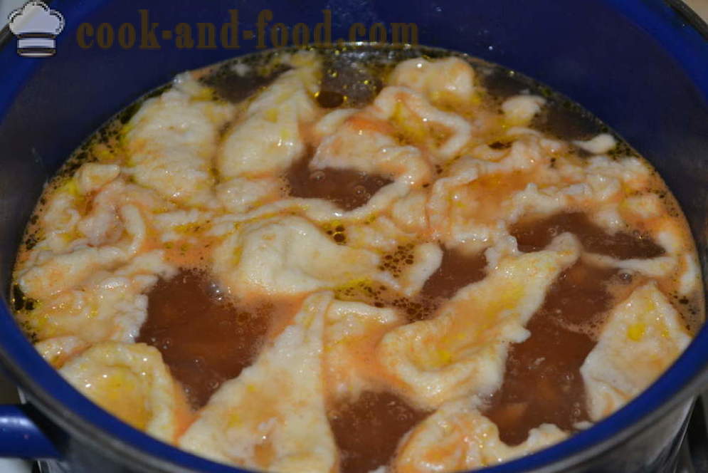 Месна супа са месом и кнедлама направљена од брашна и јаја - како да кува супу са млевеним месом са кнедлама, корак по корак рецептури фотографије