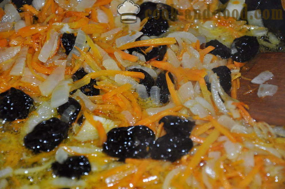 Укусна динстани купус са сувим шљивама у тигању - како да кувају кувани купус са сувим шљивама, корак по корак рецептури фотографије