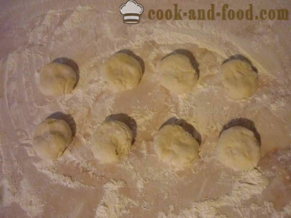 Квасца колачи пржена у тигању - како да колаче са надевима, корак по корак рецептури фотографије