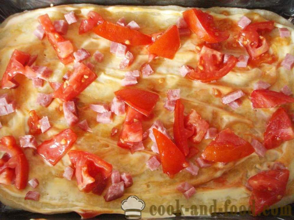Пица са готовим квасца теста у рерни - како би пицу са кобасицом код куће, корак по корак рецептури фотографије
