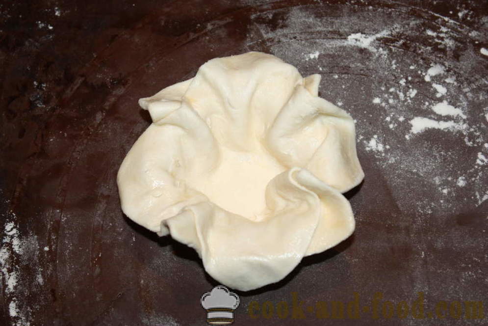 Росес лиснато тесто пуњено - како направити руже од лиснатог теста са крушке и бундевом, са корак по корак рецептури фотографије
