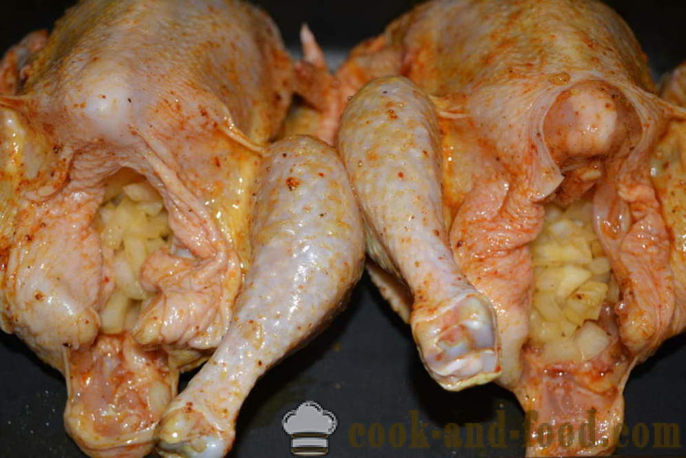 Пуњена пилетина са хрскаве коре печене у рерни - као печена пилетину у рерни целини, корак по корак рецептури фотографије