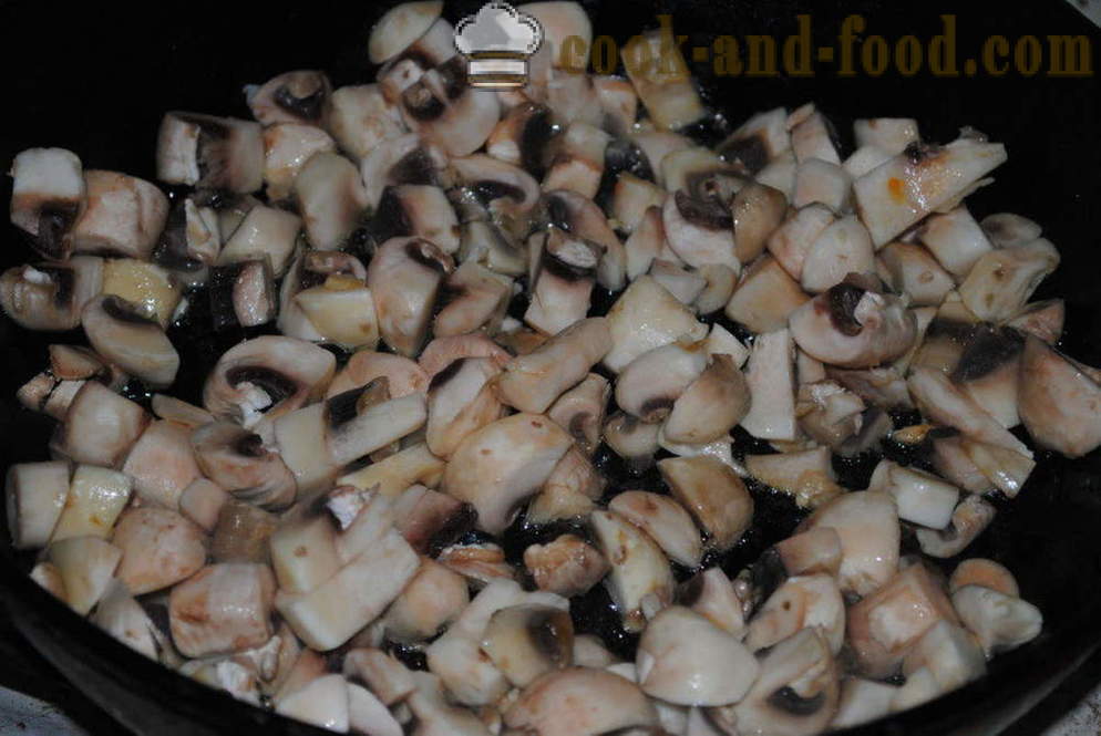 Кувана купус са печуркама и парадајза у тигању - како да кувају укусно паприкаш од купуса, корак по корак рецептури фотографије