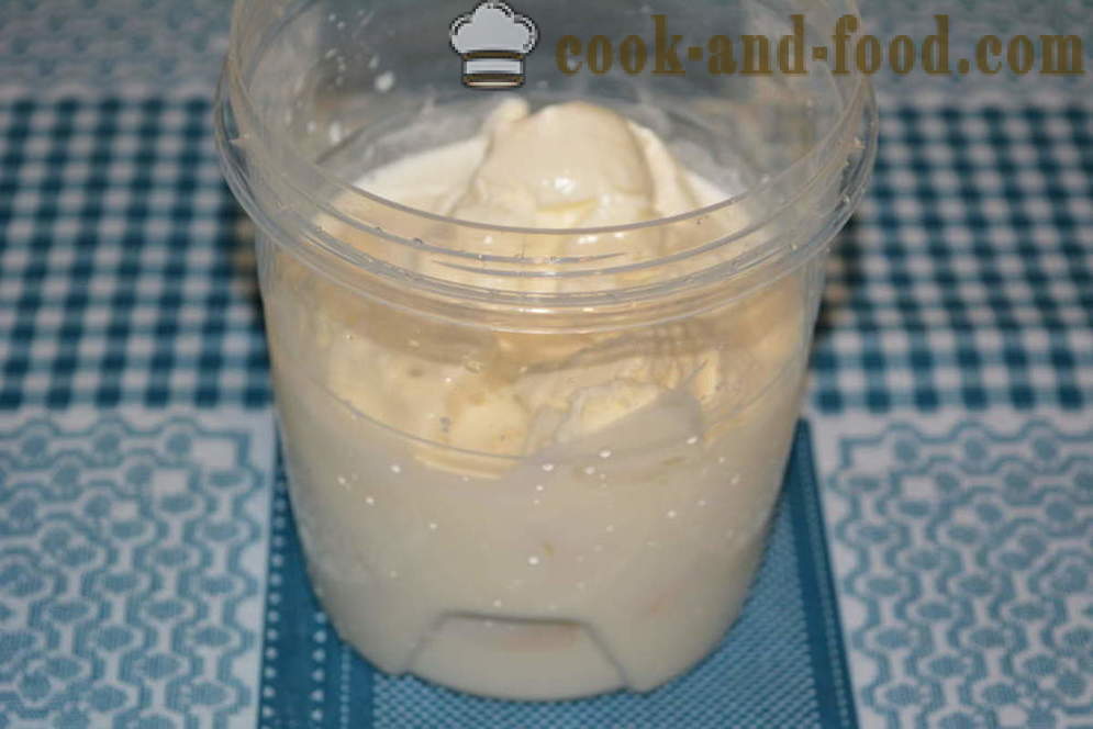 Млеко коктел са сладоледом и бананом у блендеру - како би милкљејк код куће, корак по корак рецептури фотографије