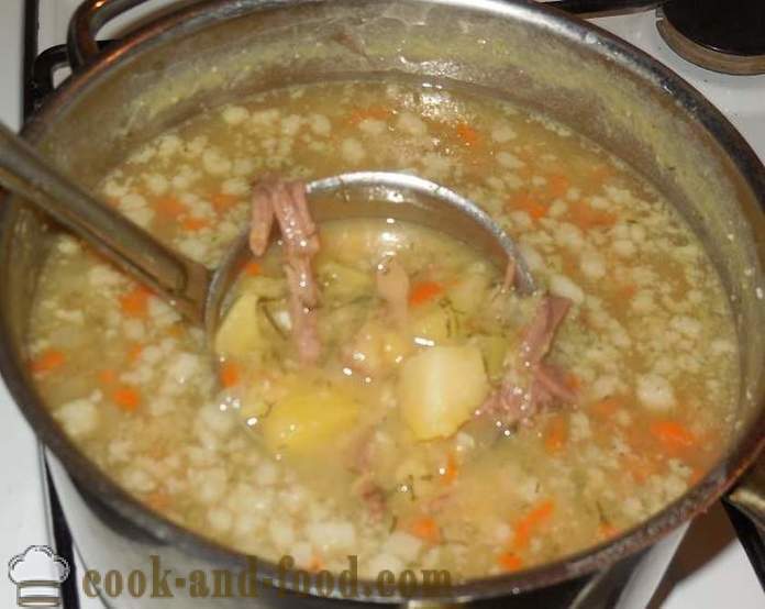 Укусна грашка супа са димљеним меса и месних