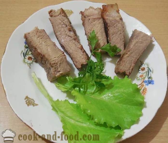 Укусна и сочна бифтек или свињски ти Бон - кување пуно печење меса - корак по корак рецептури фотографије