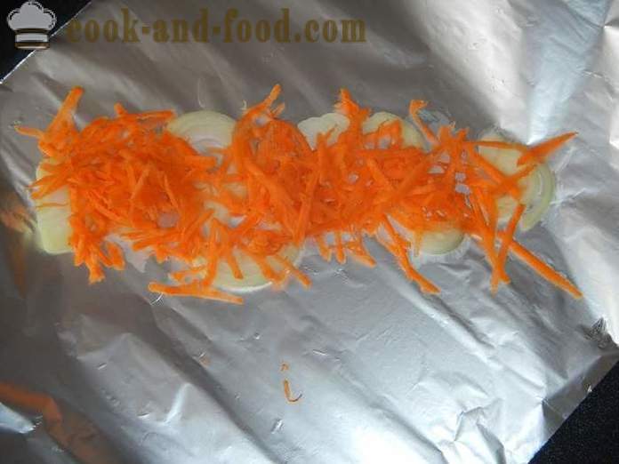 Полак укусна печена са луком и шаргарепом - како да кувају Пољаку у рерни - корак по корак рецептури фотографије