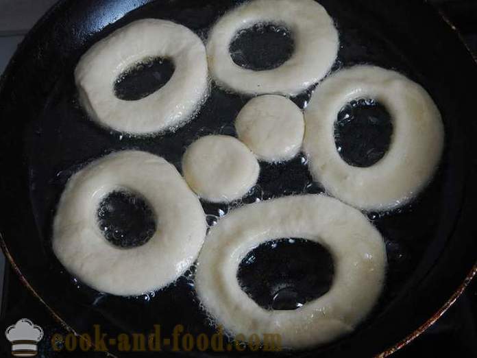 Посна слатка крофне на квасца и воде, пржена у тигању - као кулинарских крофне у квасца, рецепт с фото