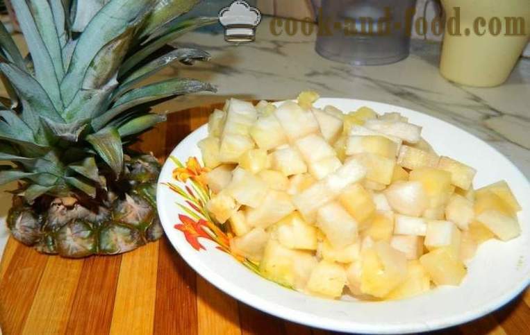 Свечана салата са ананасом и ракова штапића - укусан и једноставан корак по корак рецептури фотографије