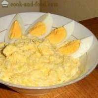 Укусно хладно јело на столу празника: сир, бели лук, јаје, мајонез - шта би могло бити лакше (рецепт с фото)