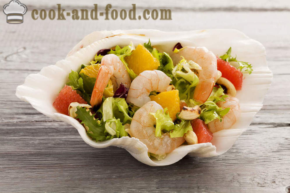 Рецепт: Витаминска салата са поврћем, шкампи и морских плодова
